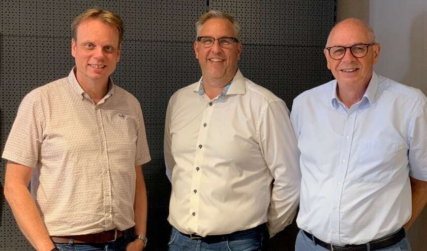 <p>Vlnr: Marco van Kampen (bedrijfsleider), Fred Duijnstee (nieuwe eigenaar), Ko Rusman (huidige eigenaar). | Foto: pr</p>