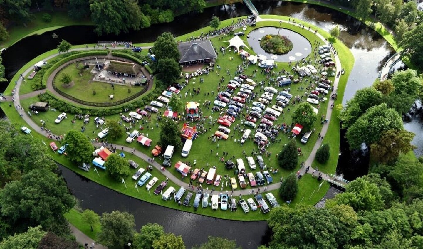 Het Oldtimerfestival is een jaarlijks evenement middenin Park Rusthoff. | Foto: archief/Maurice Hoogeveen