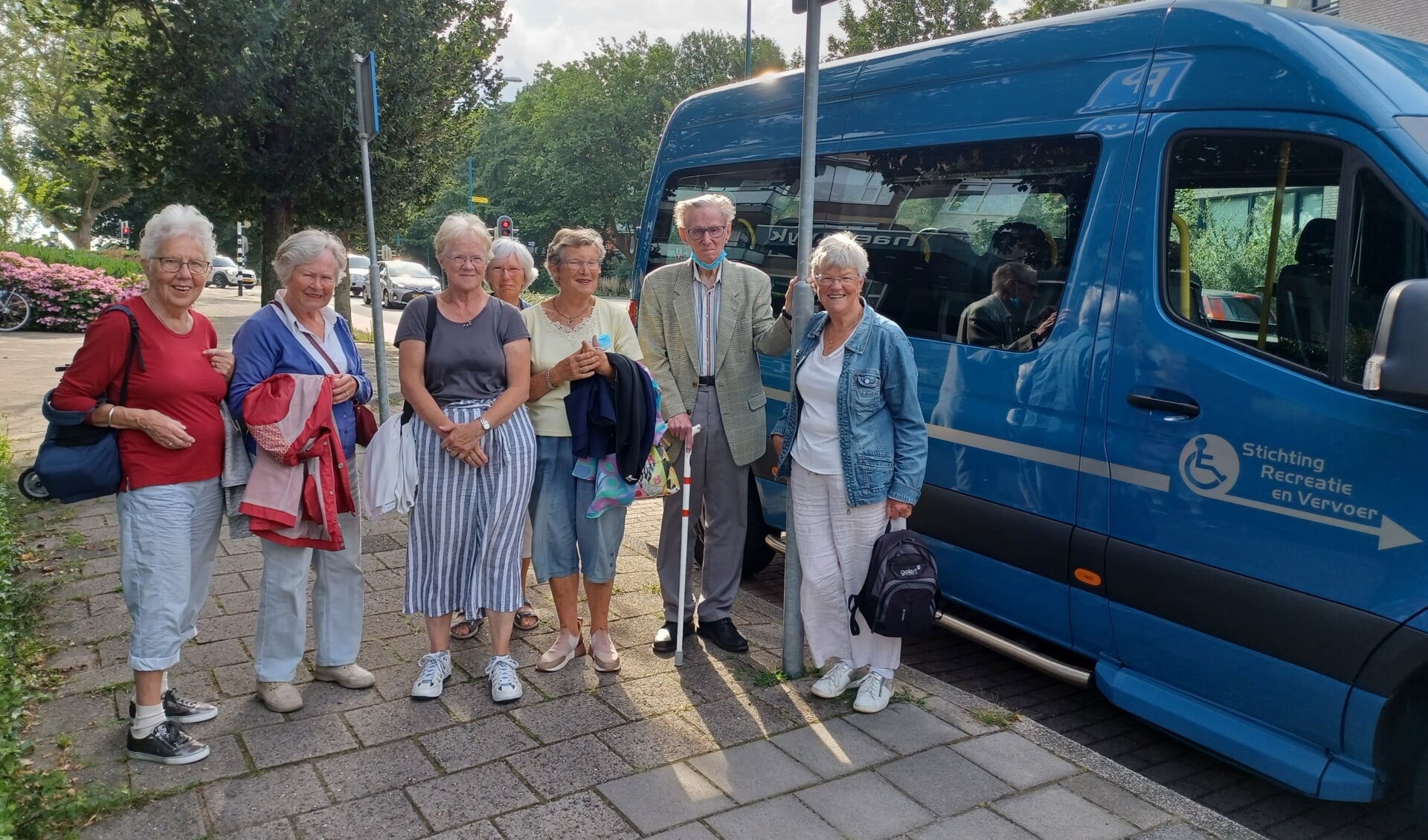 De Blauwe PlusBus is een samenwerking tussen de Stichting Radius en Stichting Recreatie en Vervoer om uitstapjes aan te bieden aan de inwoners van Oegstgeest.