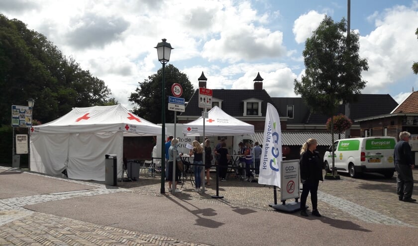 <p>Bij de prikbus kun je zonder afspraak terecht voor je eerste of twee vaccinatie met het Pfizer-vaccin.</p>