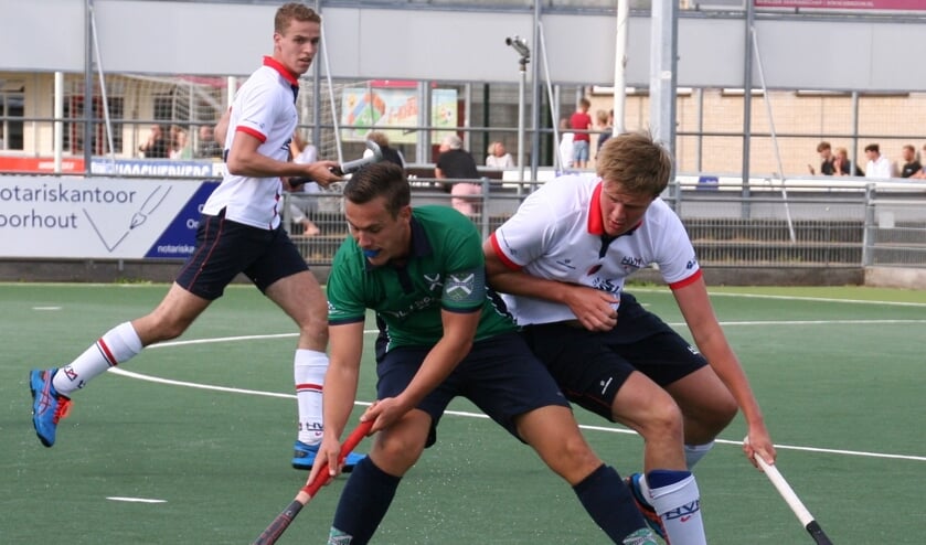 Matchwinner Timo van Katwijk aan de bal.