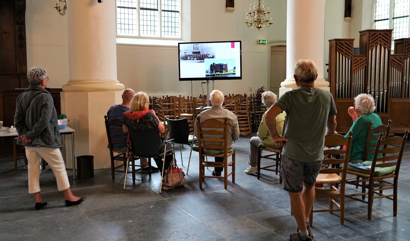 In de Dorpskerk was een doorlopende videopresentatie van bestaande en verdwenen Leiderdorpse monumenten te zien. 