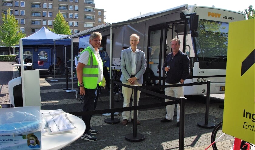 <p>Een prikbus van de GGD.</p>