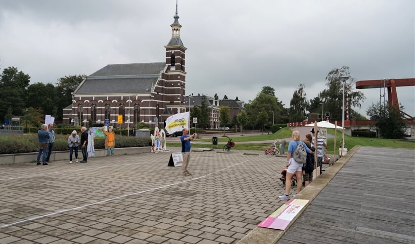 <p>De openluchtexpositie over de Limes van Will van Gessel trok aardig wat belangstellenden.</p>