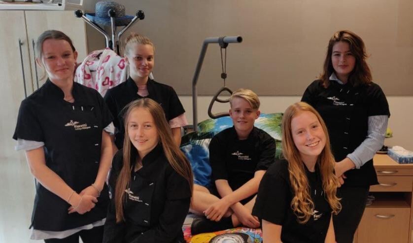 <p>De eerste zes stage-leerlingen. | Foto: pr</p>