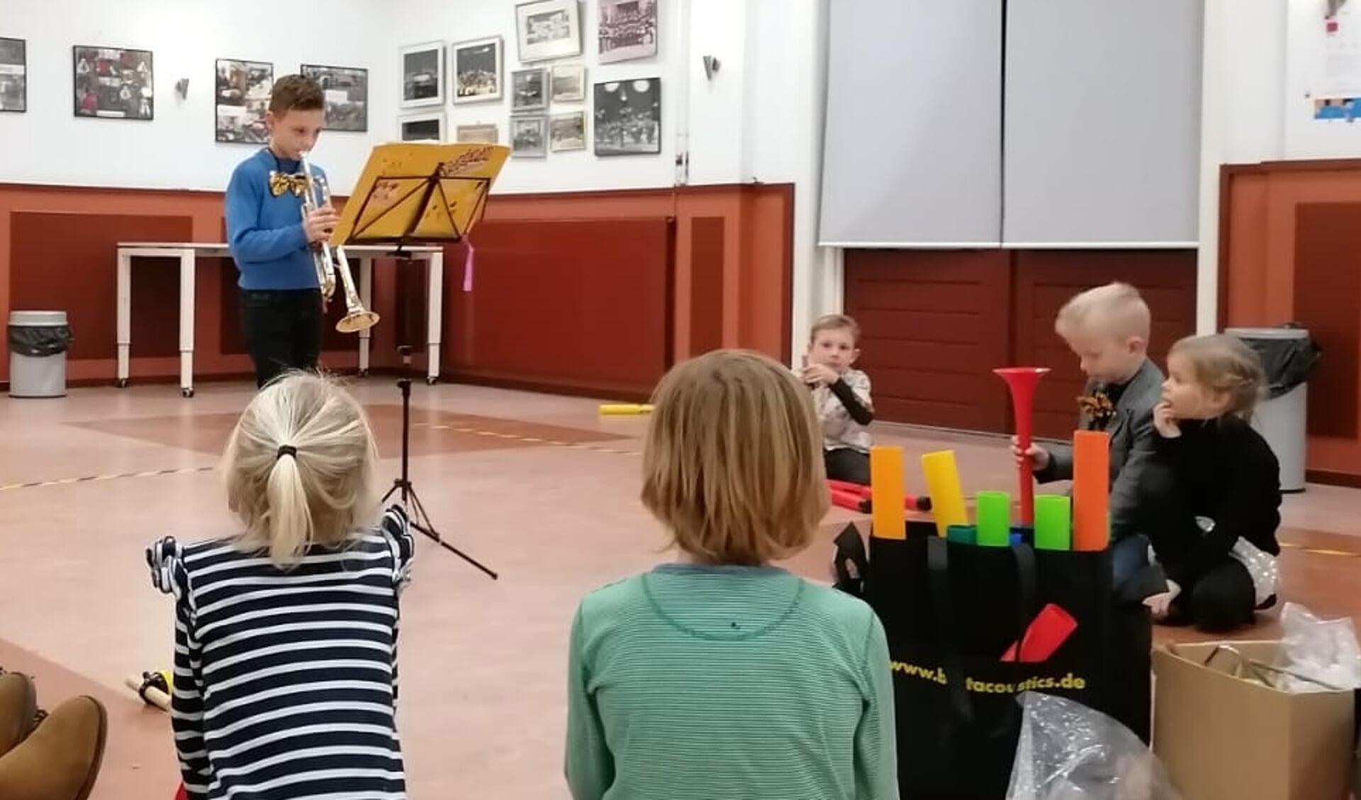 Trompet is een van de instrumenten waarop de kinderen leren spelen. 