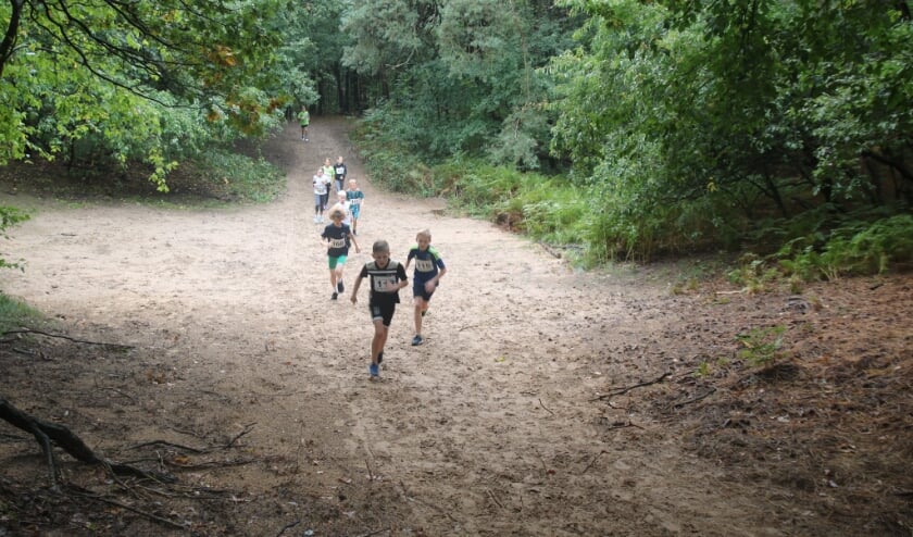 <p>Met je klasgenoten crossen door de bossen op zondag 10 oktober.</p>