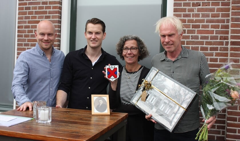 Robin Bierman, Kevin van Pelt, wethouder Marlies Volten en Peter Kales.