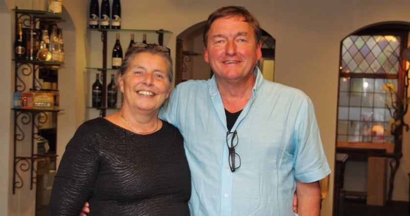 <p>Olav en Silvana Peters op de laatse openingsdag. | Foto Willemien Timmers</p>