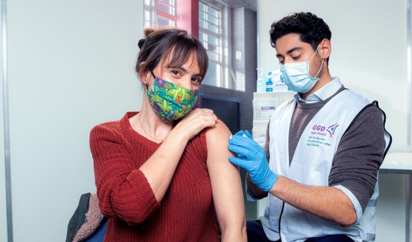 <p>Omdat steeds meer mensen hun boosterprik hebben gehad, is er vrije inloop voor een booster. Of een vaccinatielocatie wordt omgebouwd naar een testlocatie.</p>