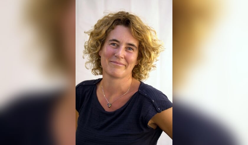 <p>Hanneke Zandbergen neemt het stokje over van Marion Loor.</p>  