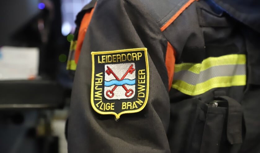 <p>Dit jaar draagt de Leiderdorpse brandweer het oude embleem op de pakken. | Foto: WH</p>