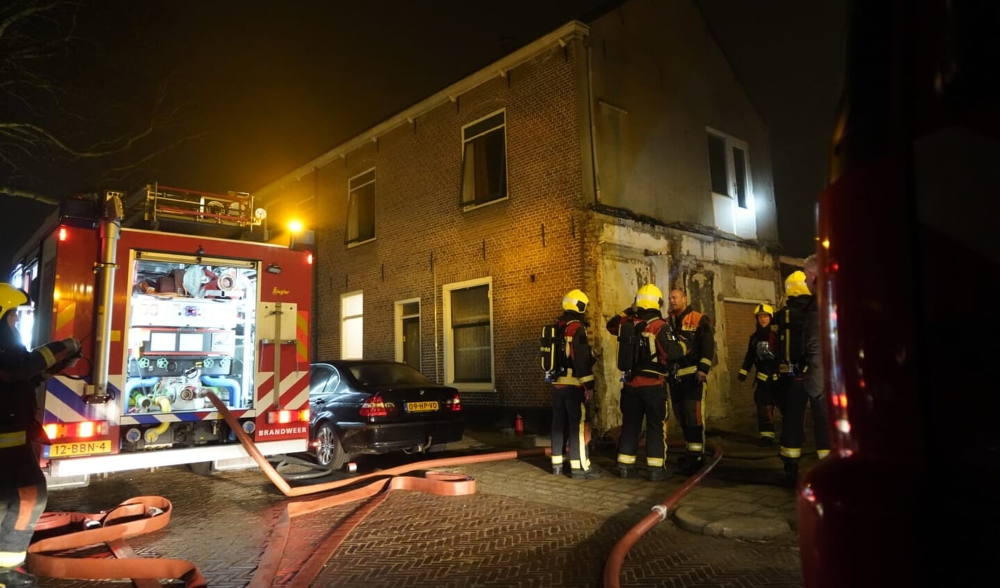 Boven Bakker van Maanen op de Kerkstraat in Katwijk aan den Rijn brak brand uit in het dak.
