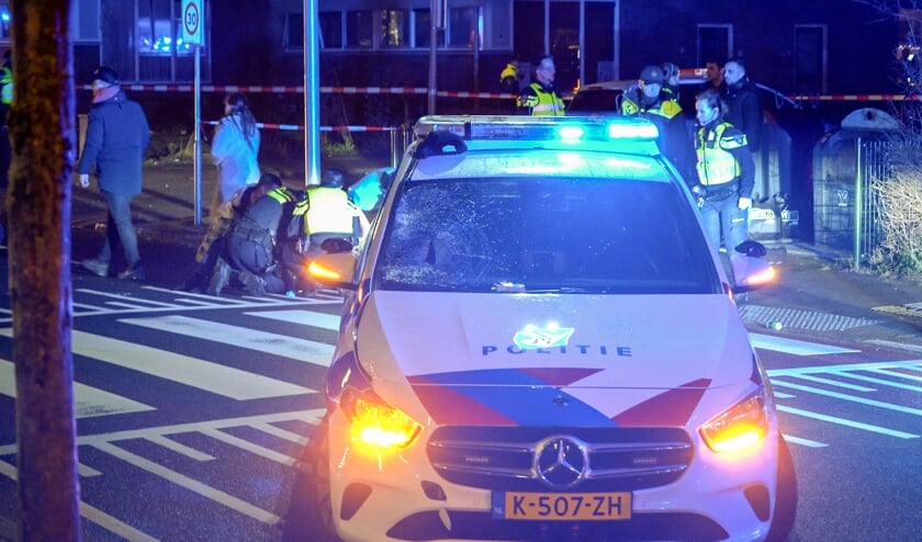 <p>Op het Bosplein schepte een politieauto een voetganger.</p>  