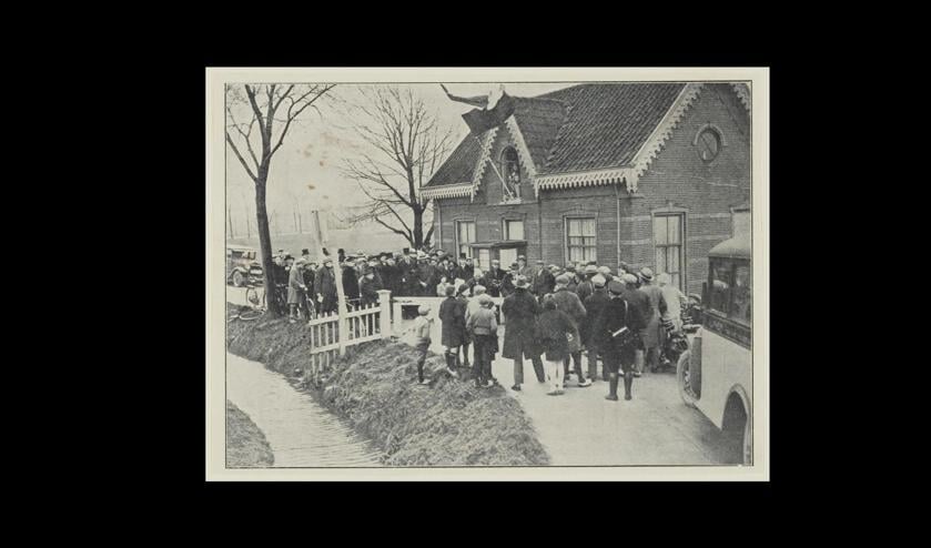 31 december 1930. Een feestelijke ceremonie ter gelegenheid van het opheffen van de tol op de weg tussen Leiderdorp en Hoogmade.  