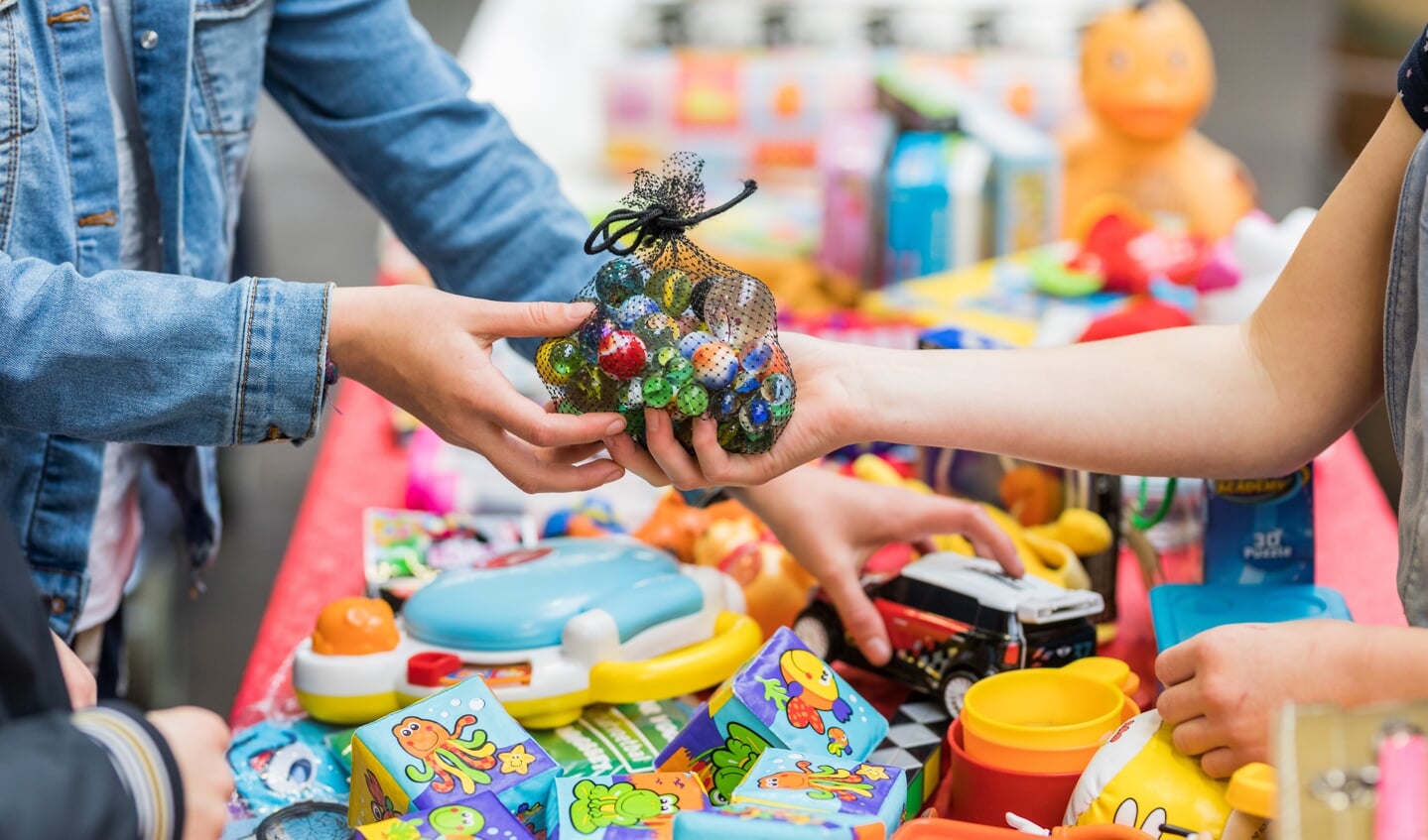 Speelgoed ruilen in plaats van kopen is veel duurzamer, en ruimt ook lekker op. | Foto: pr./Joni Israeli