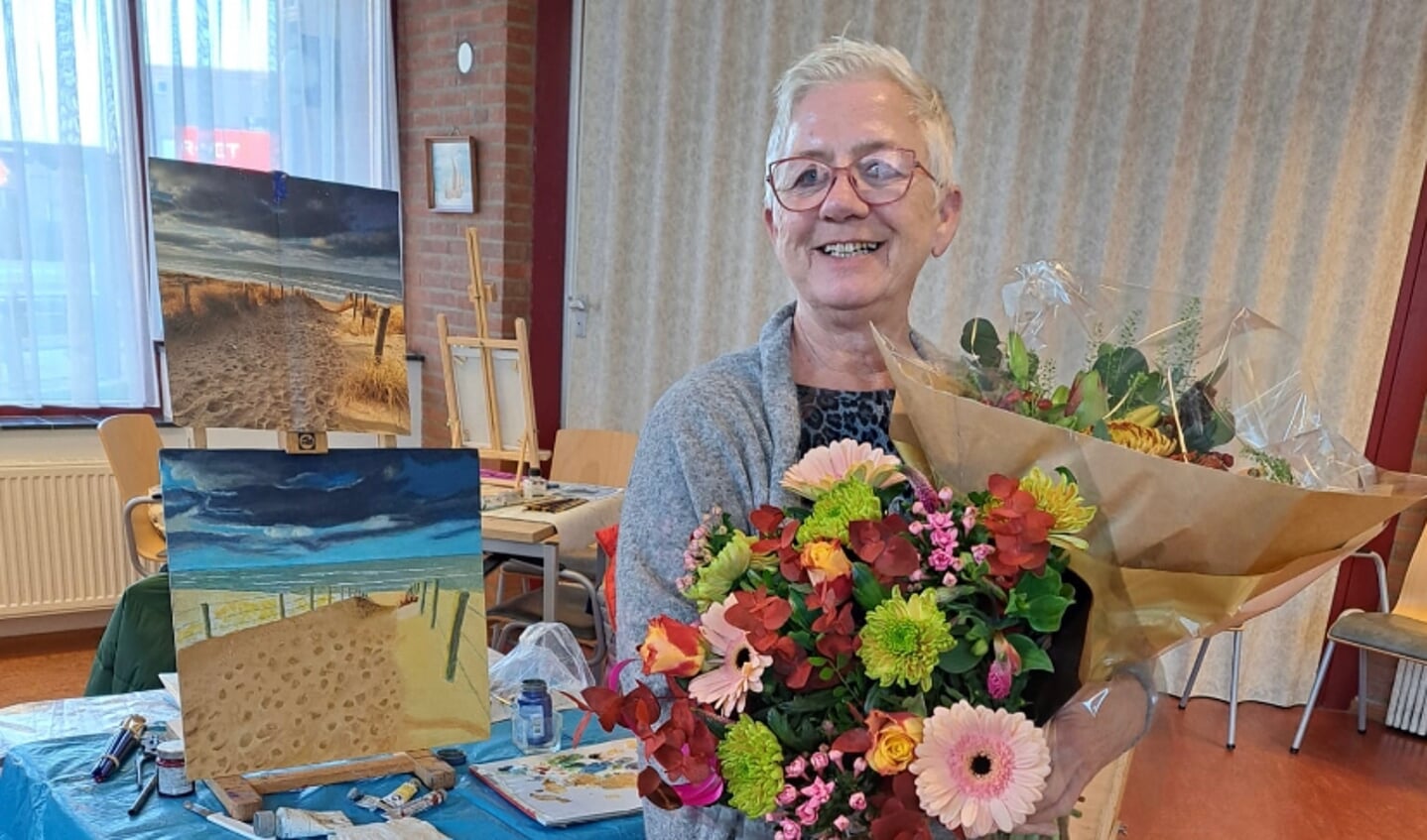 Erma van Bentum leidt al 25 jaar schildercursus bij de AOBK. | Foto: pr