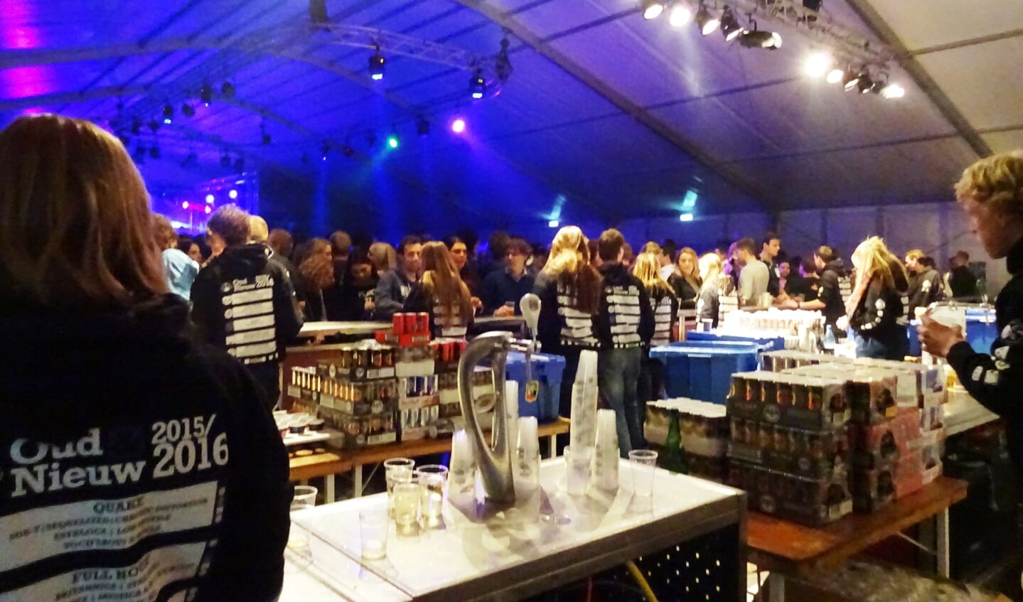 Dit jaar geen grote tent op parkeerterrein Noordduinen voor het Oud en Nieuwfeest van SKA, zoals bij de jaarwisseling van 2015-2016. | Foto: archief KP