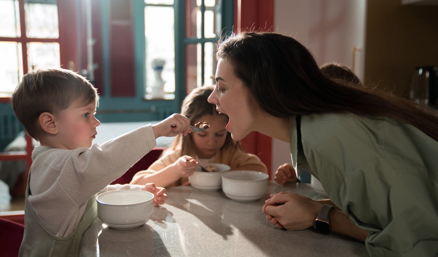 Het eten met kinderen is vaak gezellig, maar kan ook een strijd opleveren.