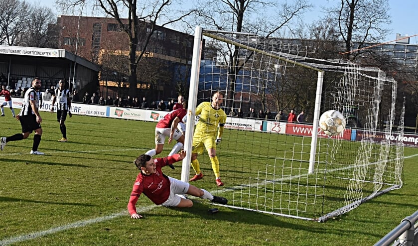Reno van Heiningen mist de kans op 1-2. | Foto: Piet van Kampen  