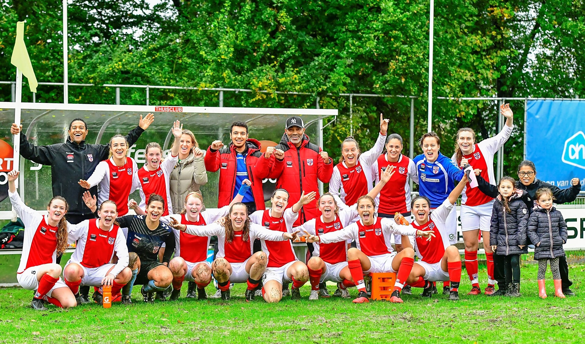 Het eerste vrouwenteam van RCL.