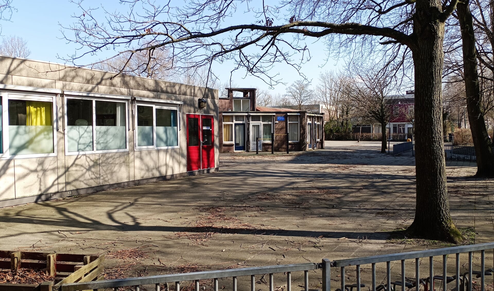 Op de Kannerschool-lokatie (en daarachter) kan over enkele jaren woningbouw plaatsvinden. | Foto Willemien Timmers