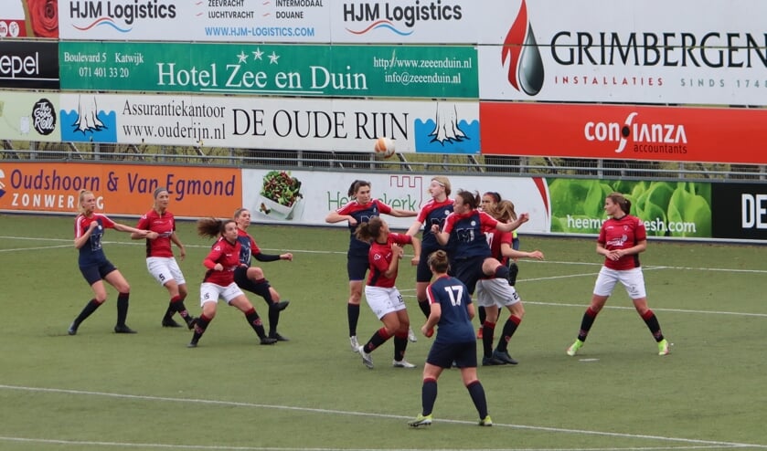De Rijnvogelvrouwen waren vaak in het vijandelijke strafschopgebied te vinden.
