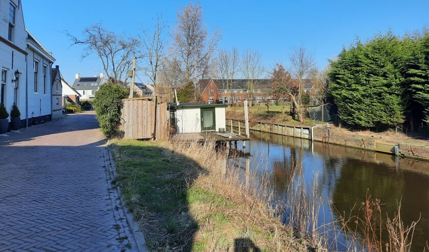 <p>De betreffende woonboot aan het Moleneind in Rijnsburg. | Foto: SKvD</p>