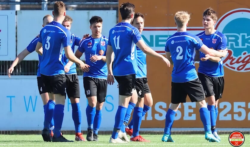 Blijdschap bij RCL, de drie wedstrijdpunten zijn binnen. | Foto: Jan van der Lubbe