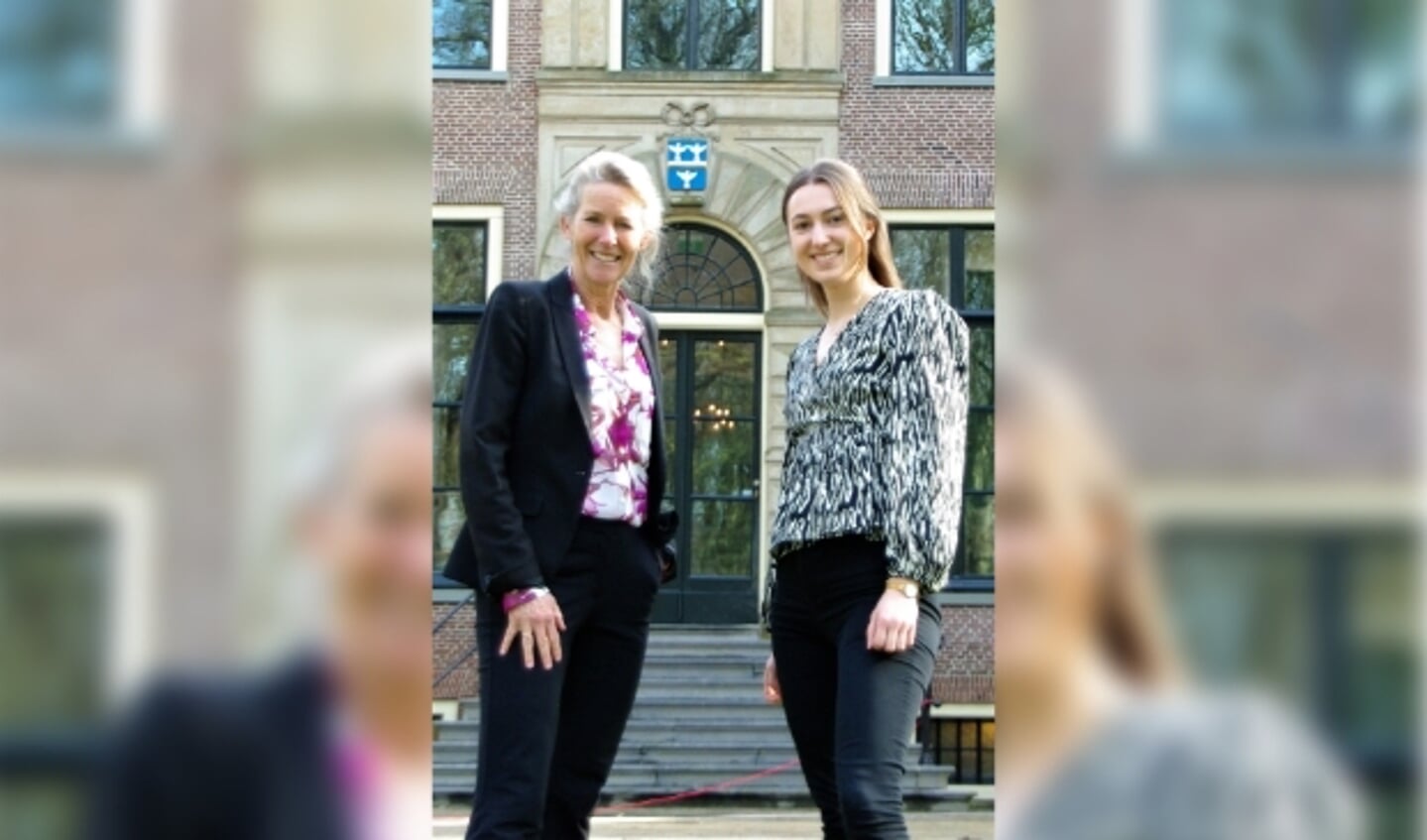 Willemijn van Weeren en Elodie Klei maken van de bruidsbeurs op Oud Poelgeest een prachtige dag. | 