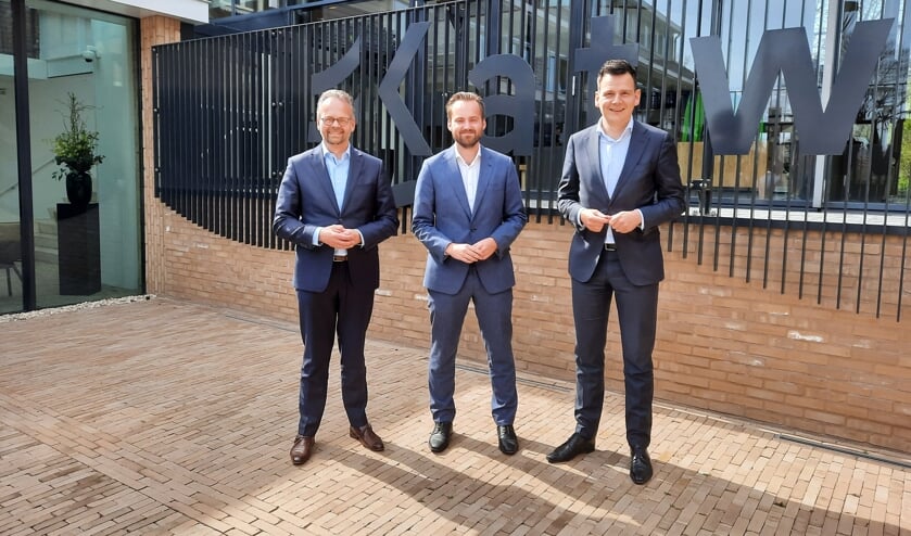 <p>Lachende gezichten van Jacco Knape (SGP), Sonny Spek (DURF) en Gerard Mostert (ChristenUnie) | Foto: SKvD</p>