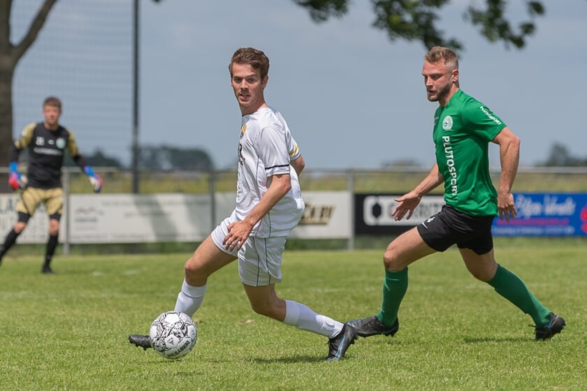 <p>Sam Roelen maakte het enige doelpunt voor FC Oegstgeest. | Paul LIchtenbeld</p>