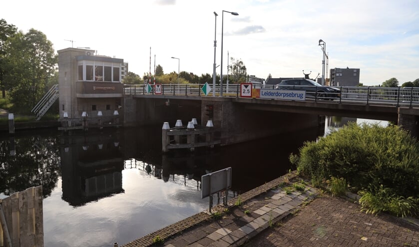 Partijen in de gemeenteraad riepen het college op om alternatieven te zoeken voor de sloop van het bruggwachtershuisje. | Foto: WH
