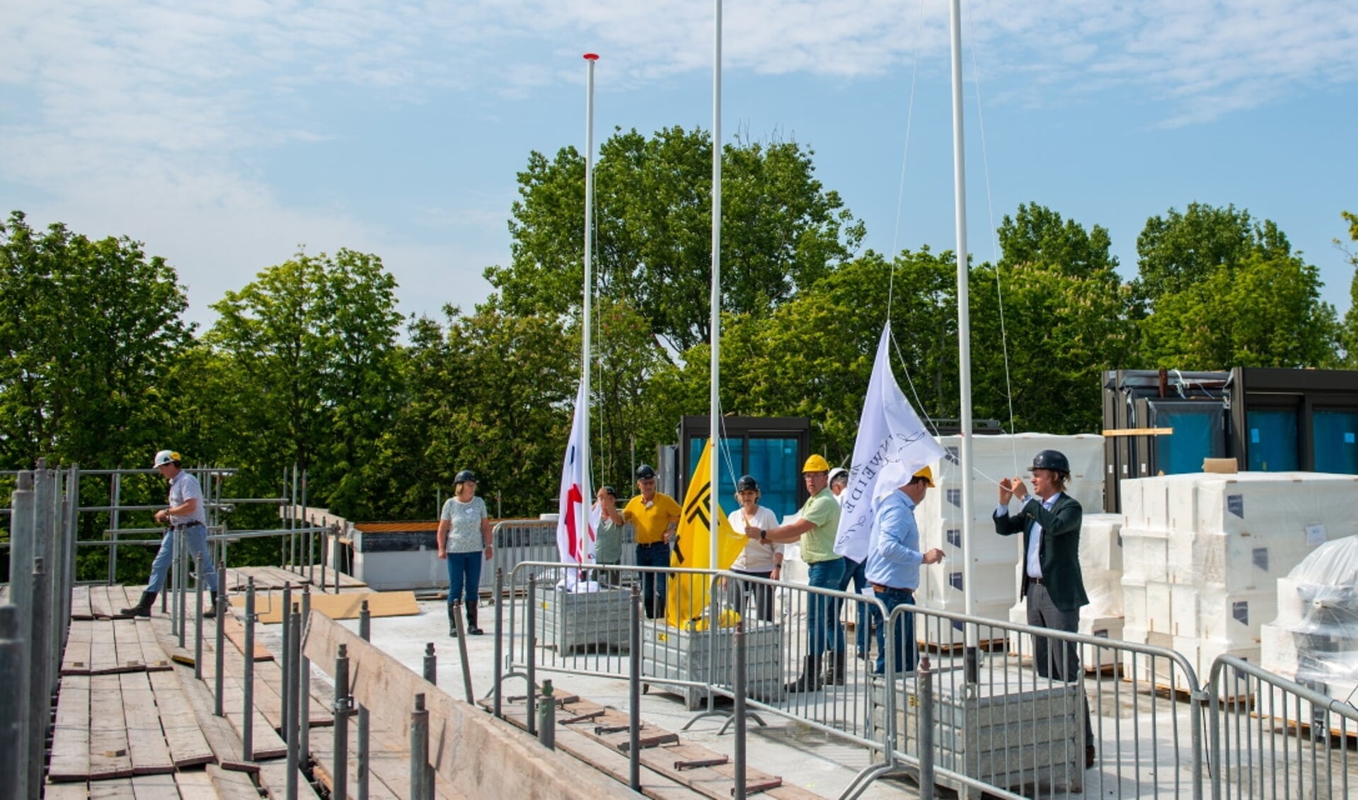  De vlaggen gaan in top door Pieter van Zeben, Edwin Kolkhuis Tanke en Hein Trebbe. | Foto: PR.