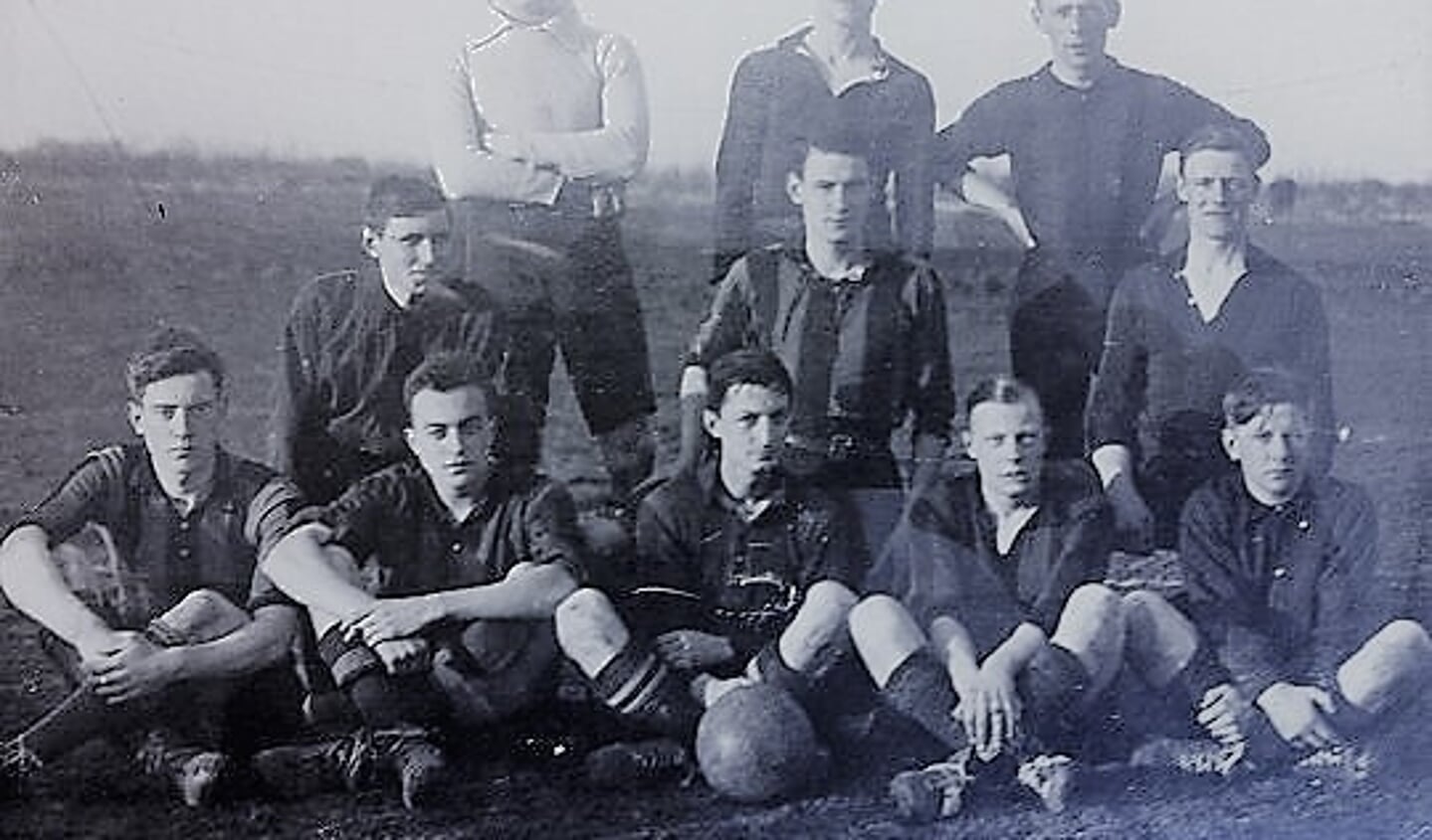 Het kampioensteam van 1920-1921.