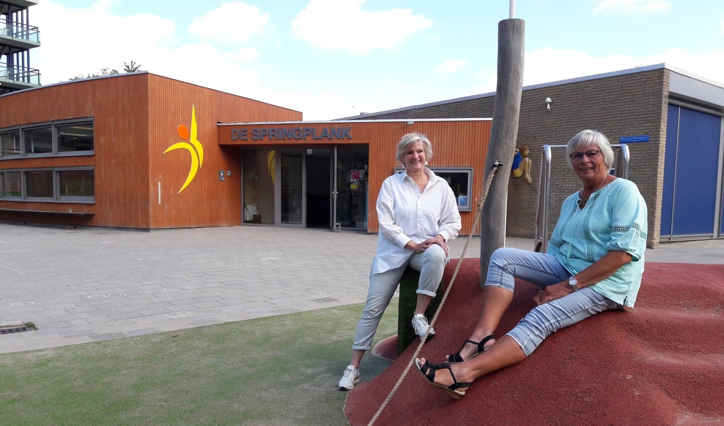 Directeur Dorien van Doeveren en lerares Ans Zoet gaan allebei met pensioen. | Foto: MV