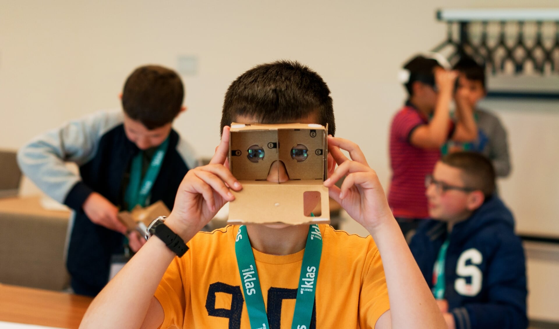 In een tweedelige cursus kinnen kinderen kennismaken met virtual reality.