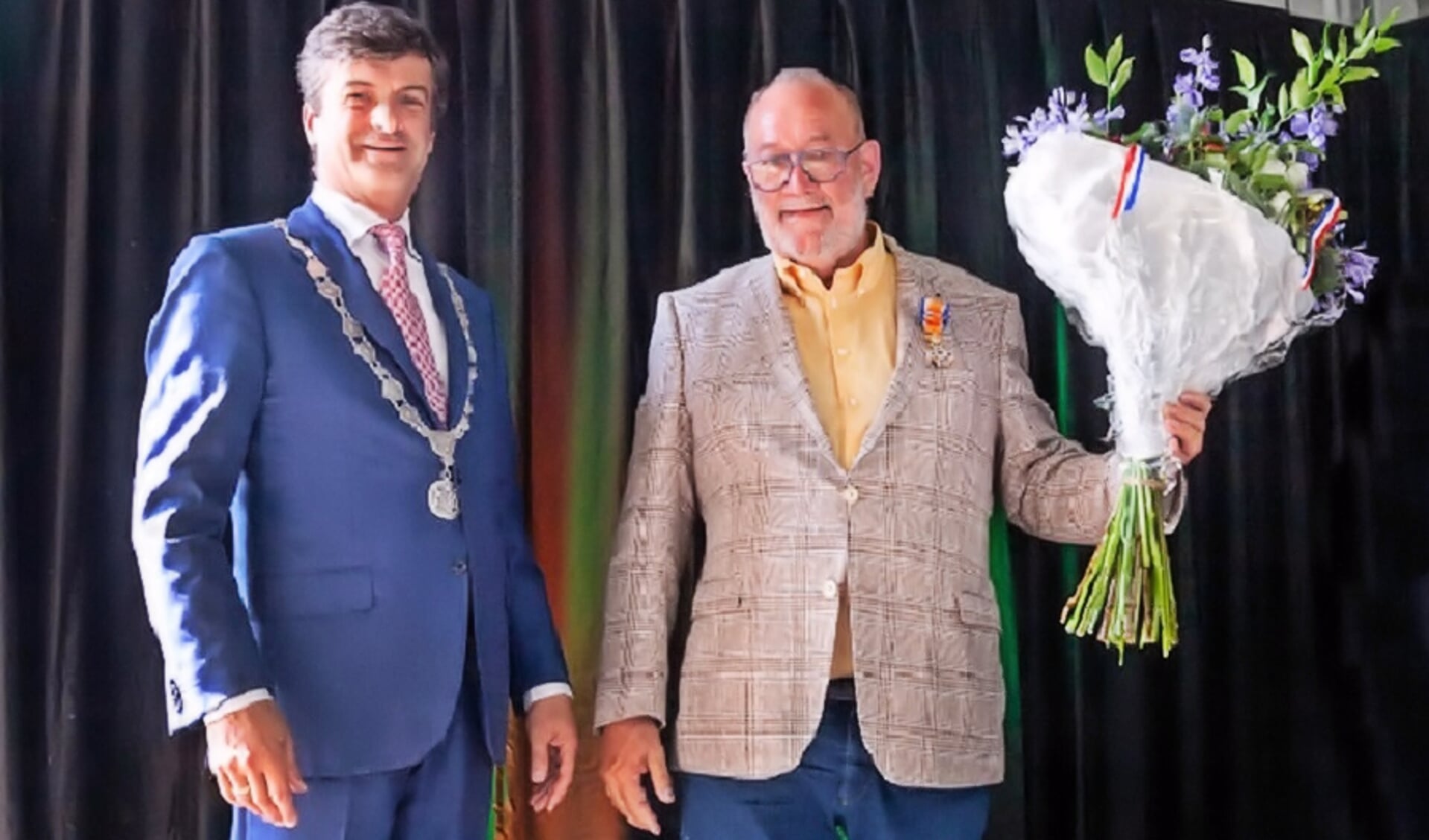 Burgemeester Van de Stadt van Langsingerland is trots op een Officier in zijn gemeente.