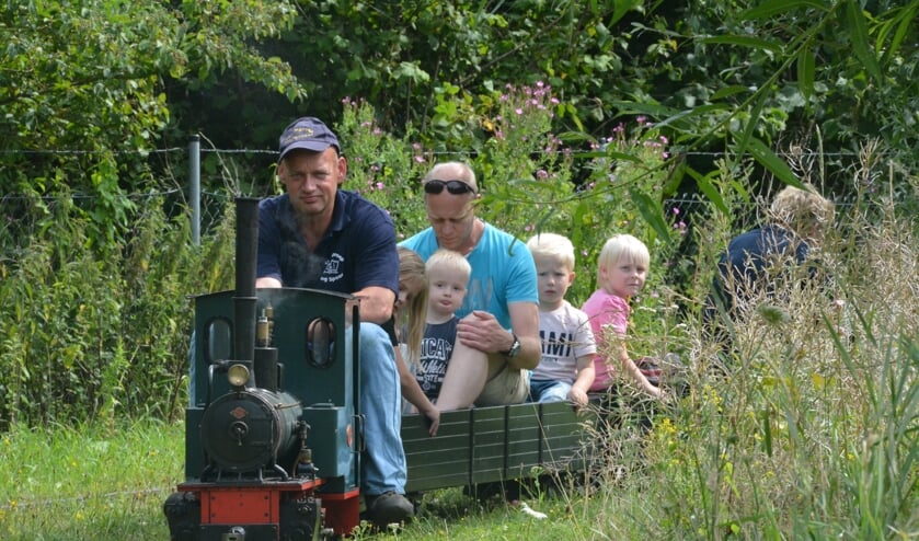 Rij mee met een stoomtrein in miniatuurformaat!