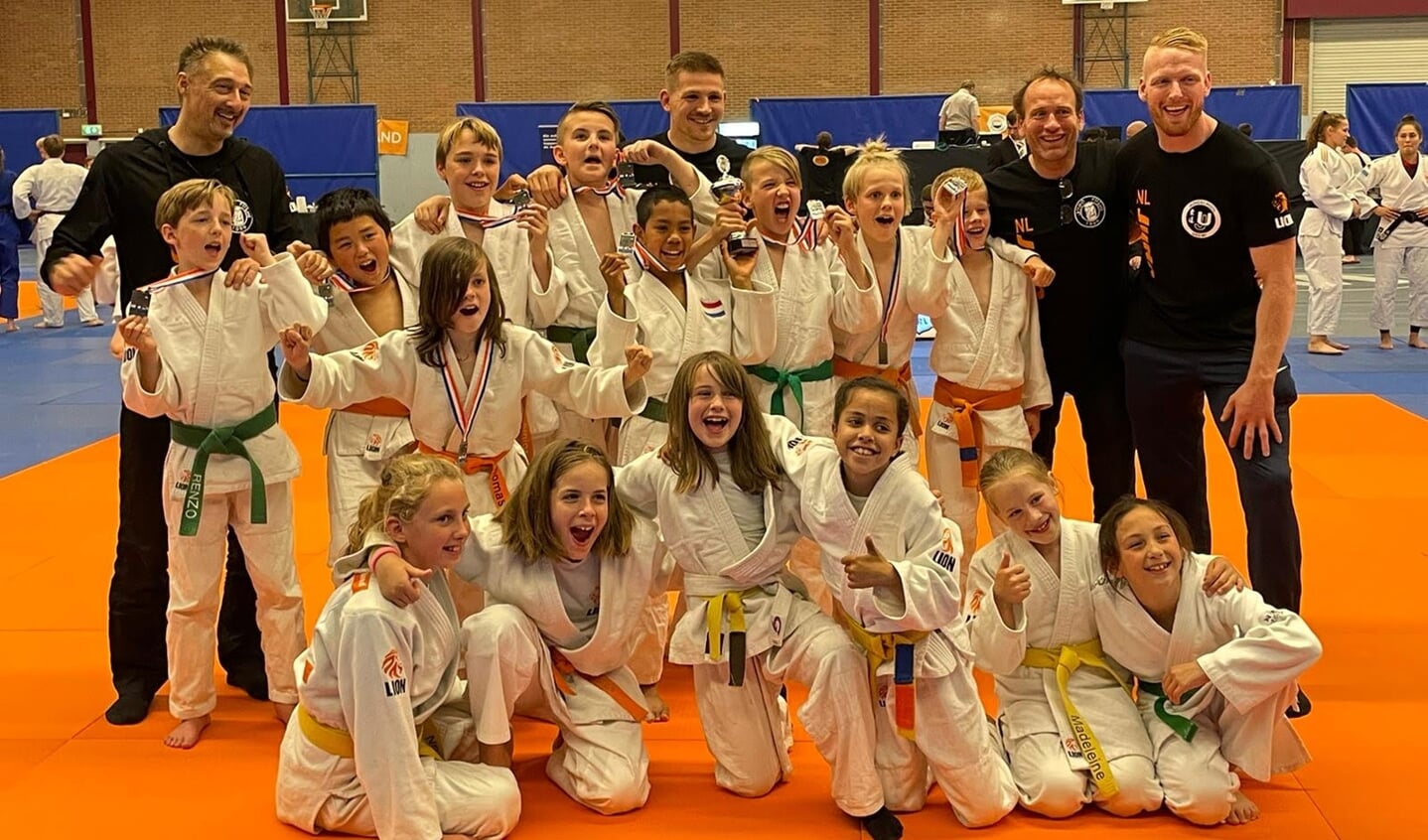 De drie teams en begeleiders hebben genoten van hun deelname aan het NK Judo voor jeugdteams in Nijmegen.