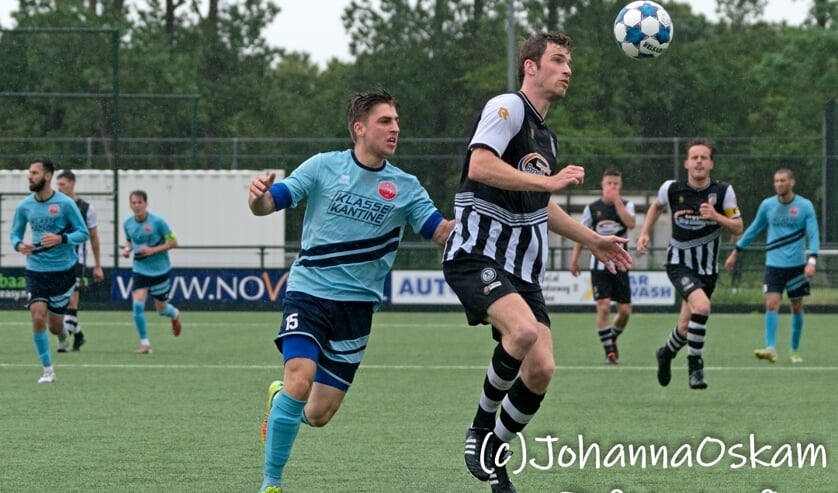 Tom Duindam schrijft de 2-1 op zijn naam. | Foto: Johanna Oskam.