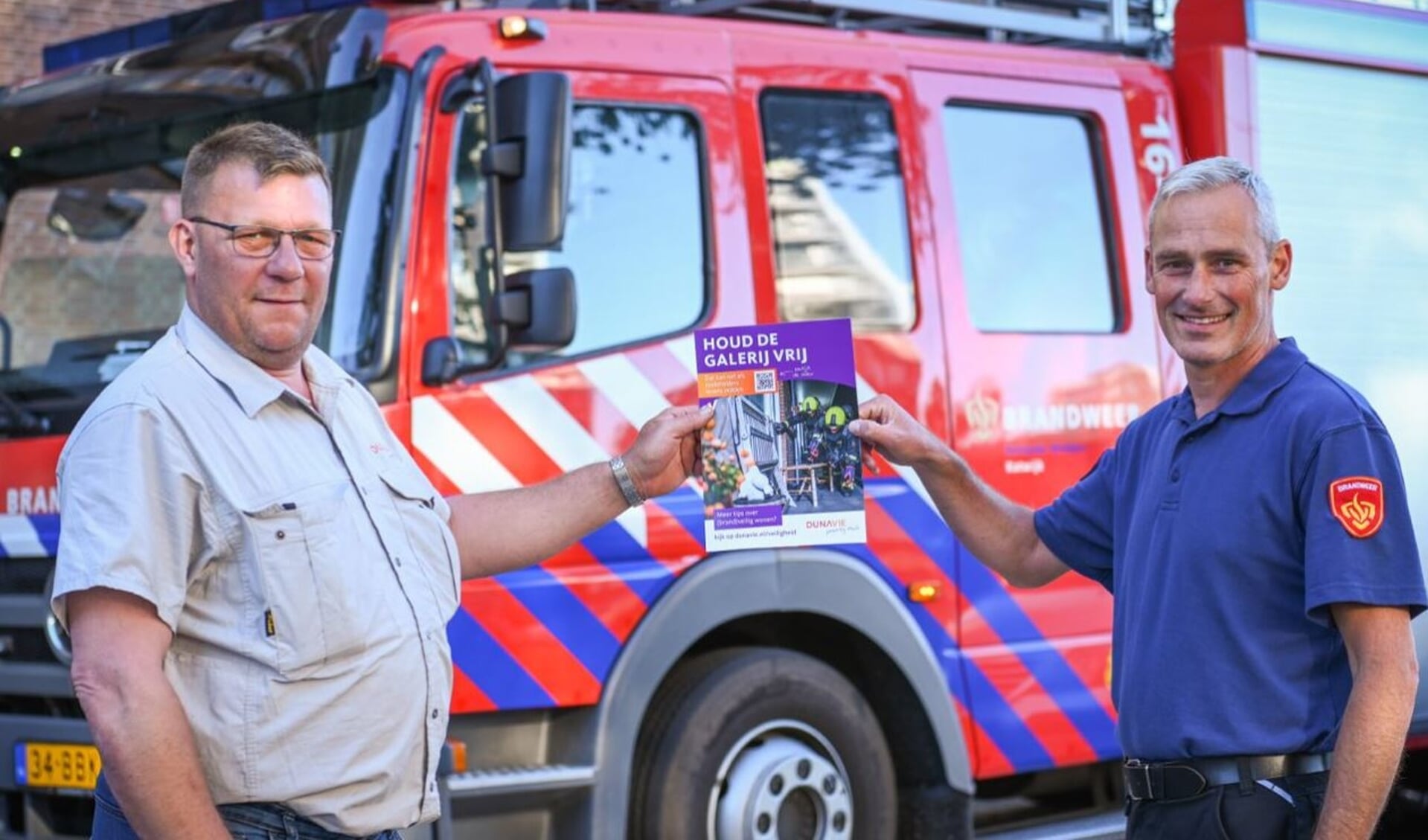 Buurtbeheerder Ruud van Rijn en adviseur brandveilig wonen Klaas Jonker.
