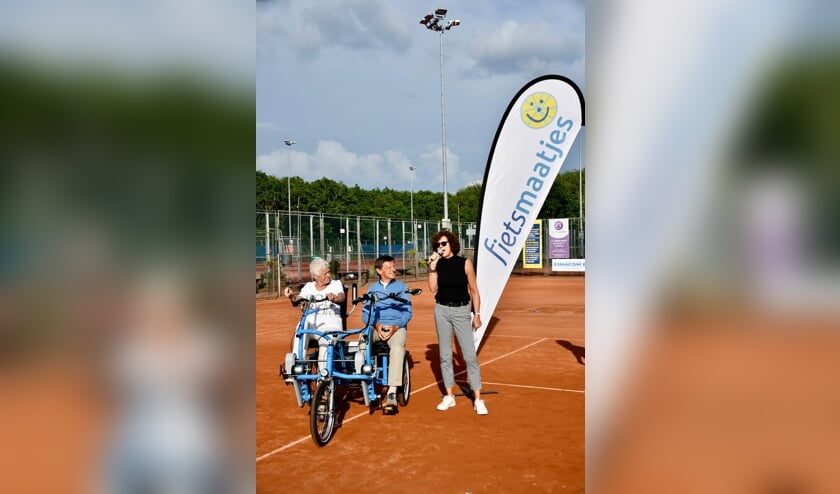 Het Noortuks tennistoernooi is al sinds jaar en dag h&egrave;t goede doelen toernooi. Dit jaar was dat Fietsmaatjes. | Foto: PR.  