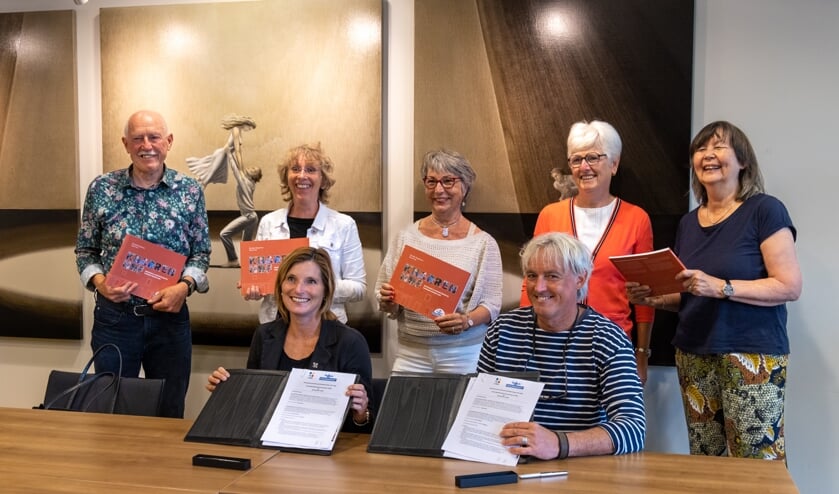 <p>Met de ondertekening van de intentieovereenkomst is Knarrenhof Lisse een stap dichterbij. </p>