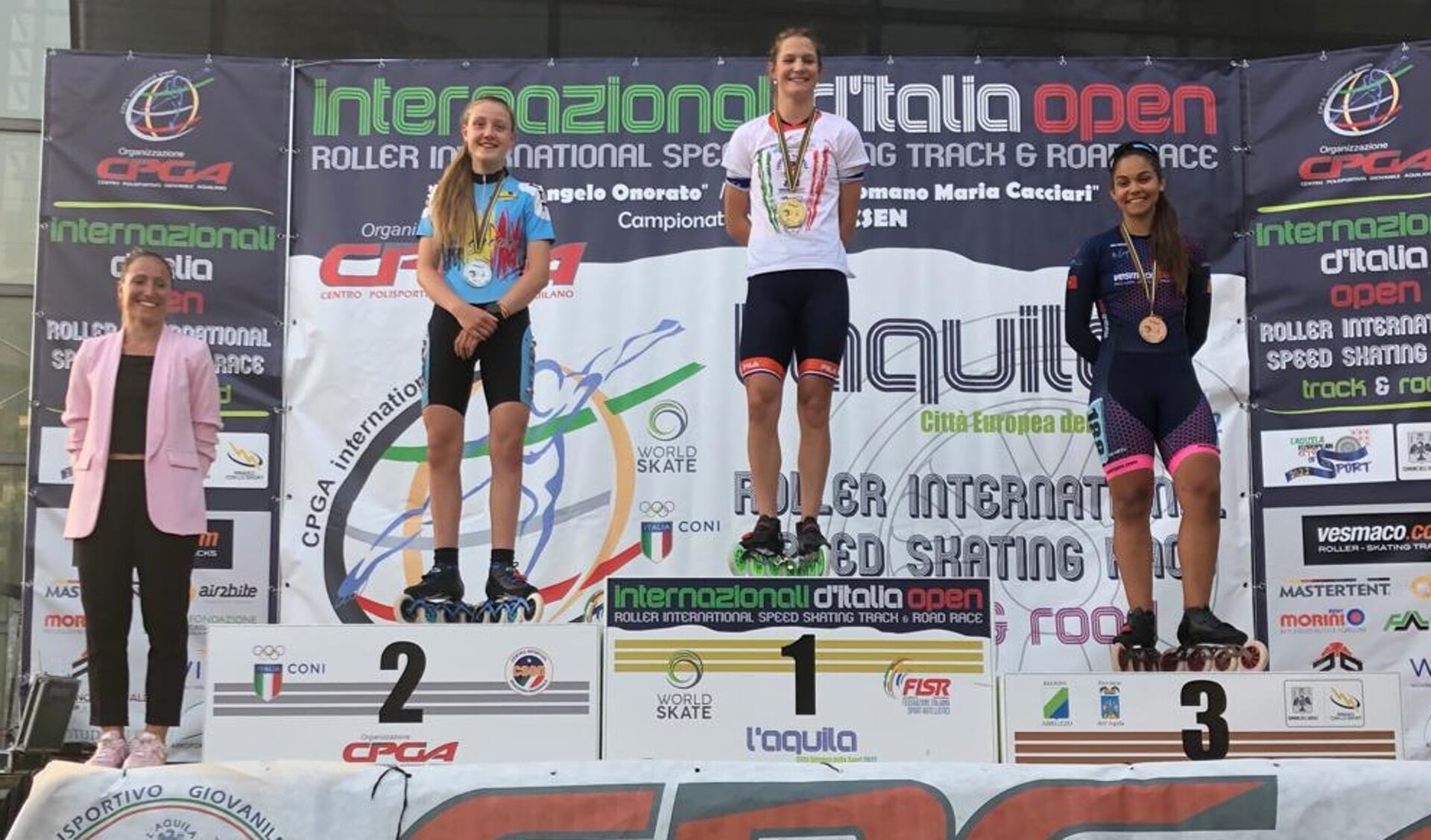 Angel op het hoogste podium im het Italiaanse L'Aquila.