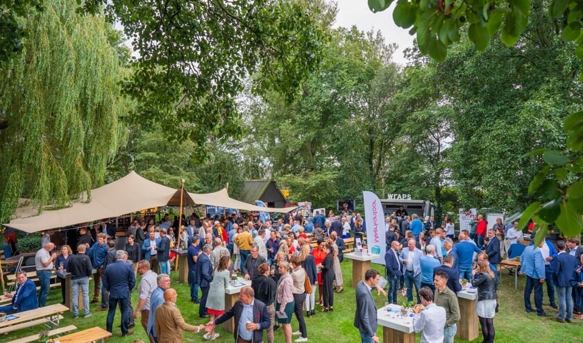 <p>Foto van de eerste editie van Business & Bites Bollenstreek.</p>