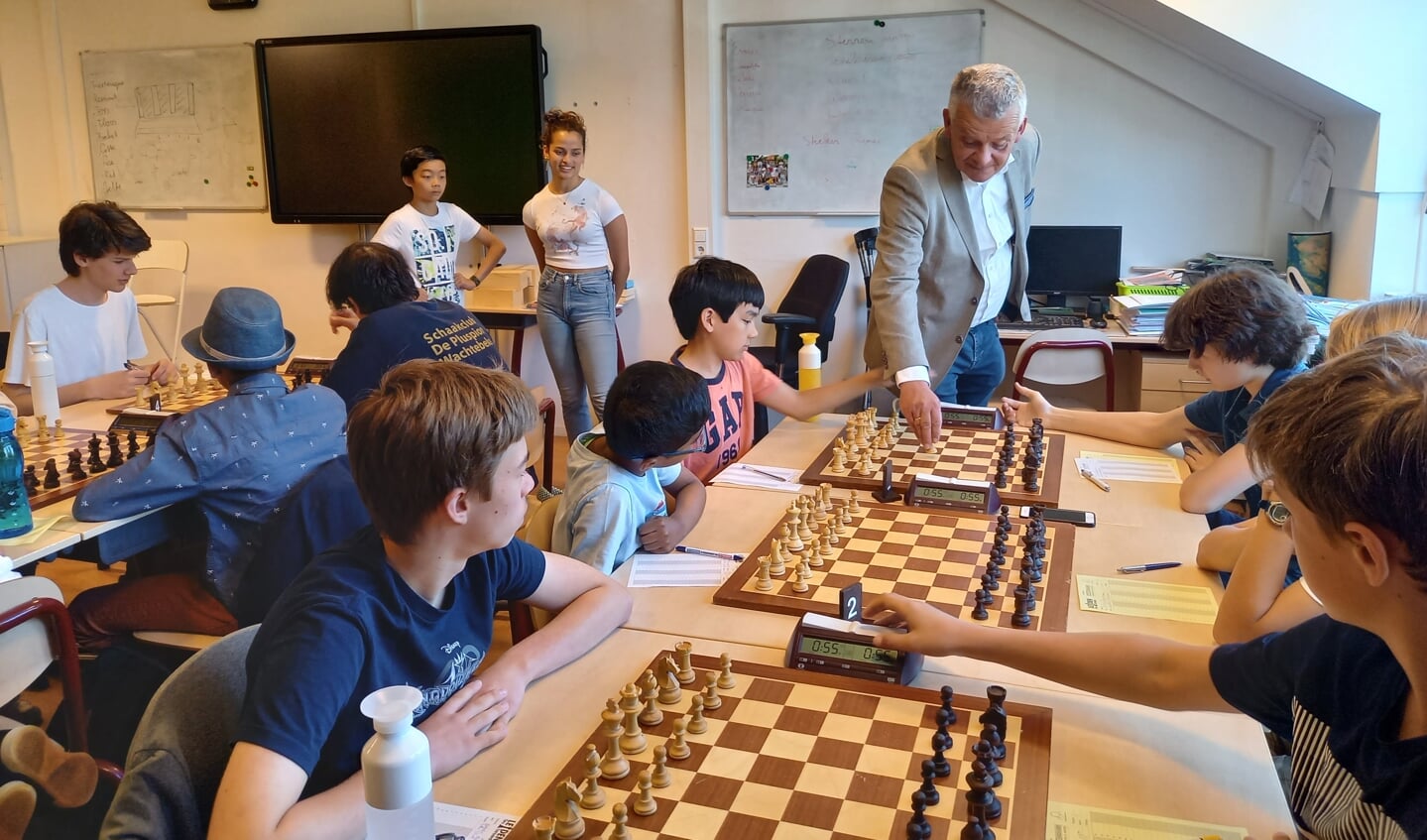 Het toernooi werd geopend door de Leiderdorpse wethouder Daan Binnendijk.