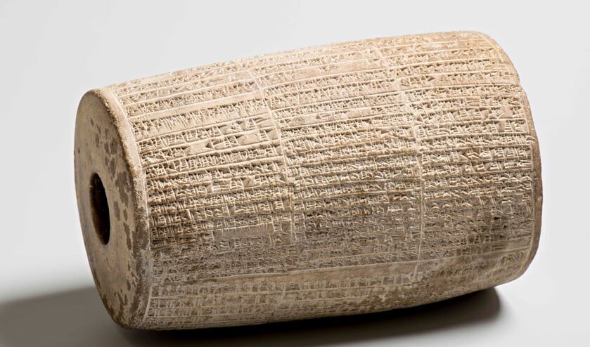 Cilinder van Babylonische koning Nebukadnezar II met religieuze inscriptie in spijkerschrift,  