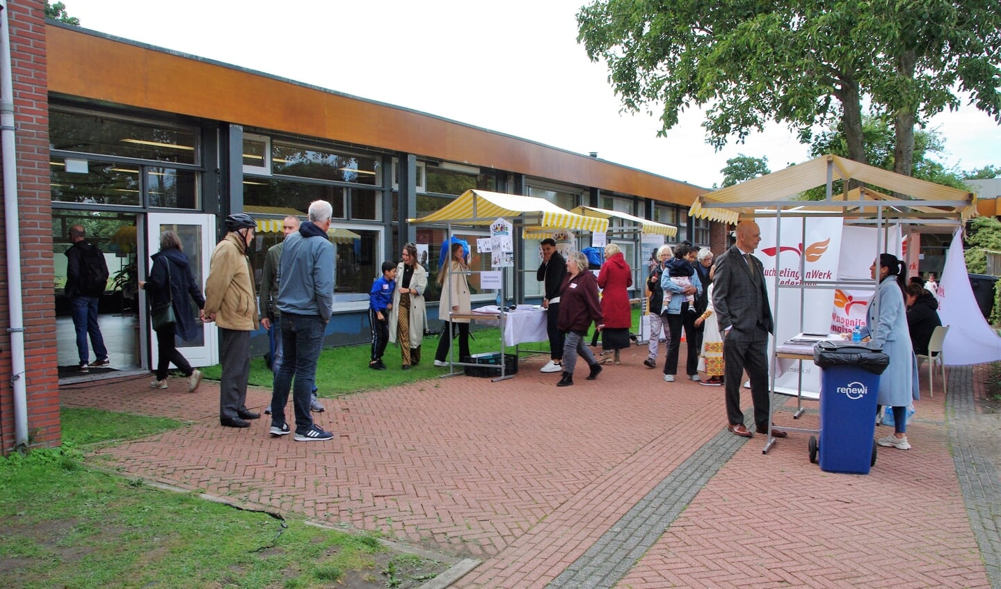 Veel Oegstgeestenaren brachten de opvanglokatie zaterdag een bezoek. | Foto Willemien Timmers