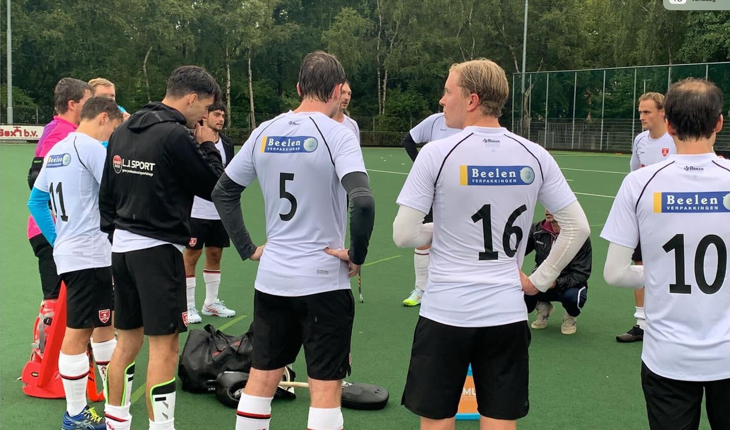 Heren 1 speelde uit in Amstelveen en won daar met 1-4.